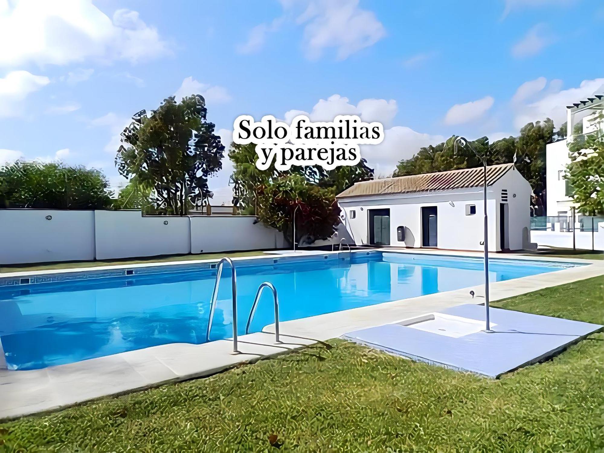 Apartamento Junto Al Mar Piscina Solo Familias โกนิล เด ลาฟรอนเตรา ภายนอก รูปภาพ